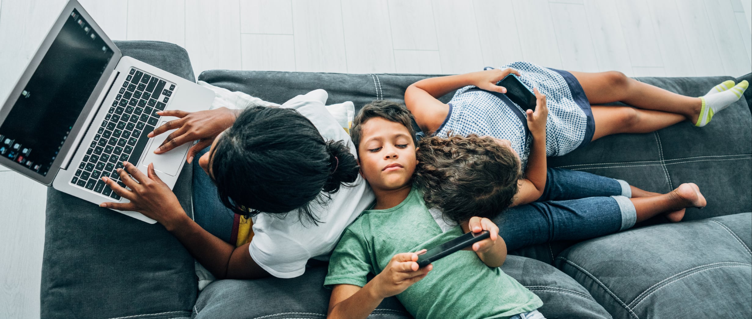 Working Moms and Corporate Reputation: Struggle, Solidarity and Opportunity